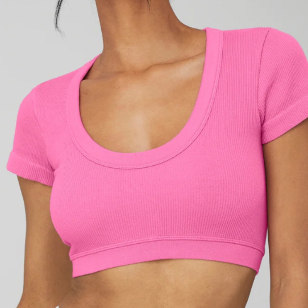 Alo Yoga Seamless Ribbed Cropped Serene Short Sleeve in Paradise Pink
